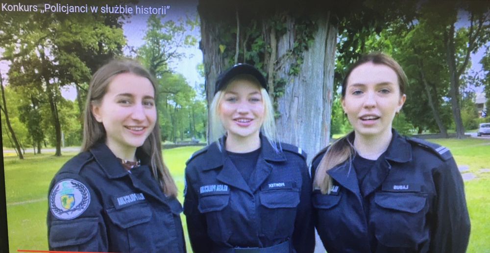 Policjanci w służbie historii