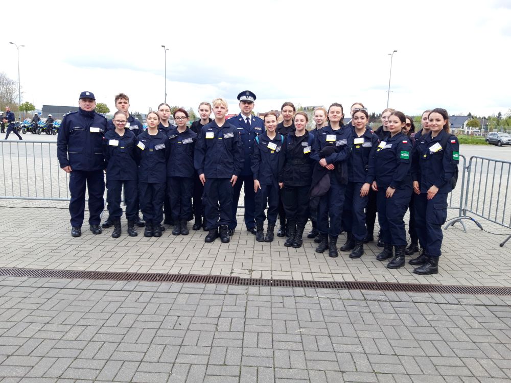Uczniowie klas policyjnych na II Międzynarodowych Targach Polsecure w Kielcach